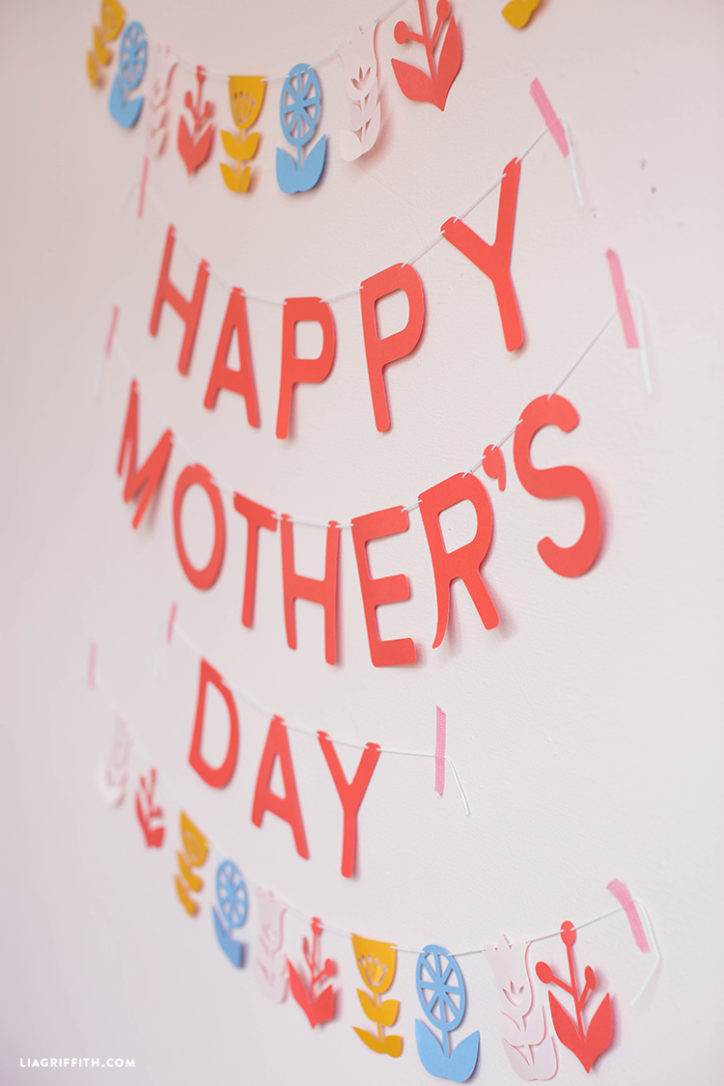 Download, Print and Cut an Easy Mother's Day Banner