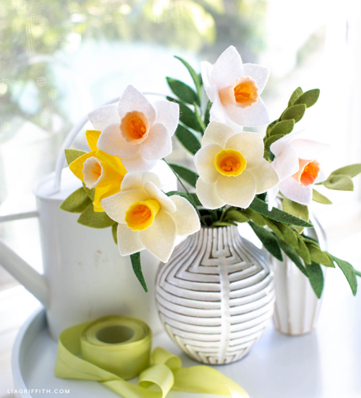 Flower Tutorial How to Make Felt Daffodils Lia Griffith