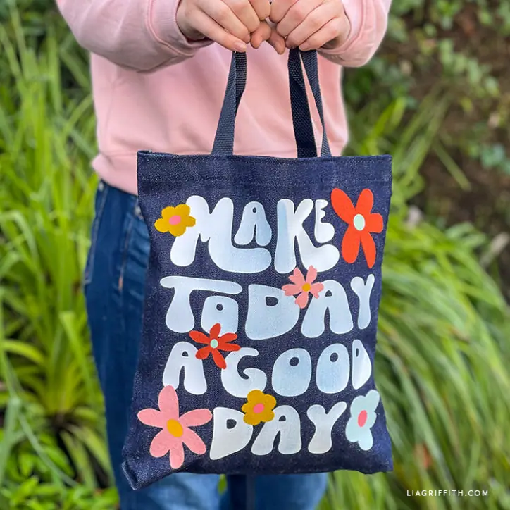 Daisy Tote Bag DIY Tutorial - Lia Griffith