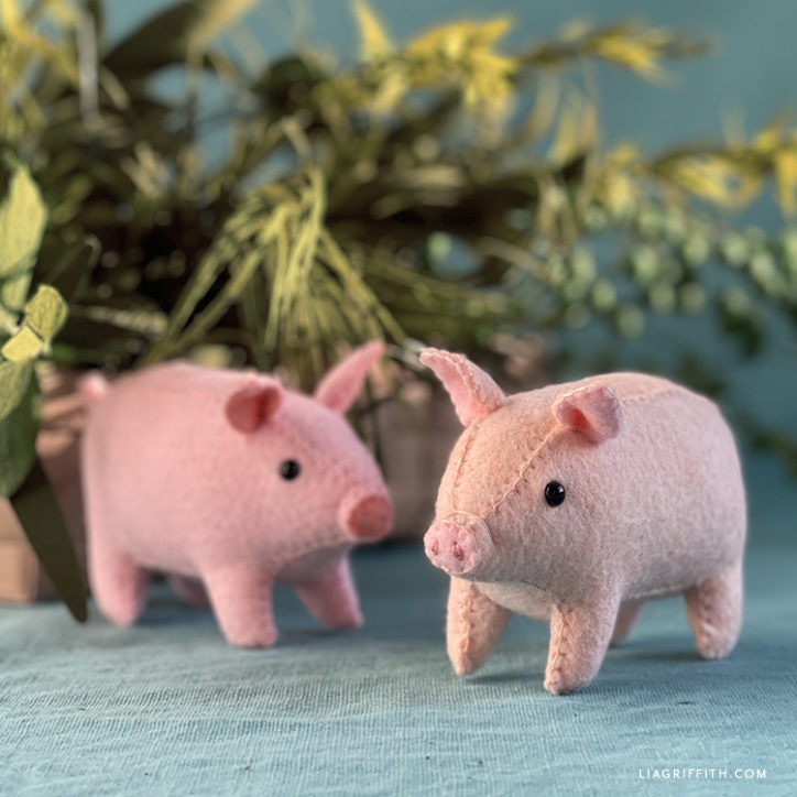 Felt Pigs DIY Template & Tutorial Lia Griffith
