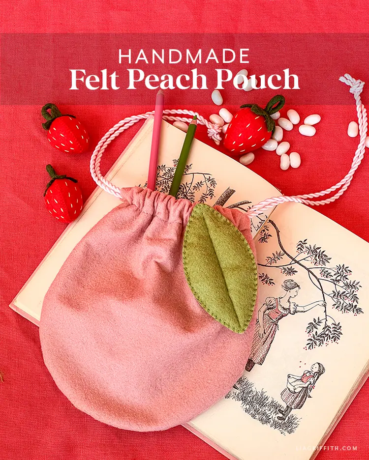 バッグ Flat Logo Tote peach Drawstring Pouch iap_640x640.